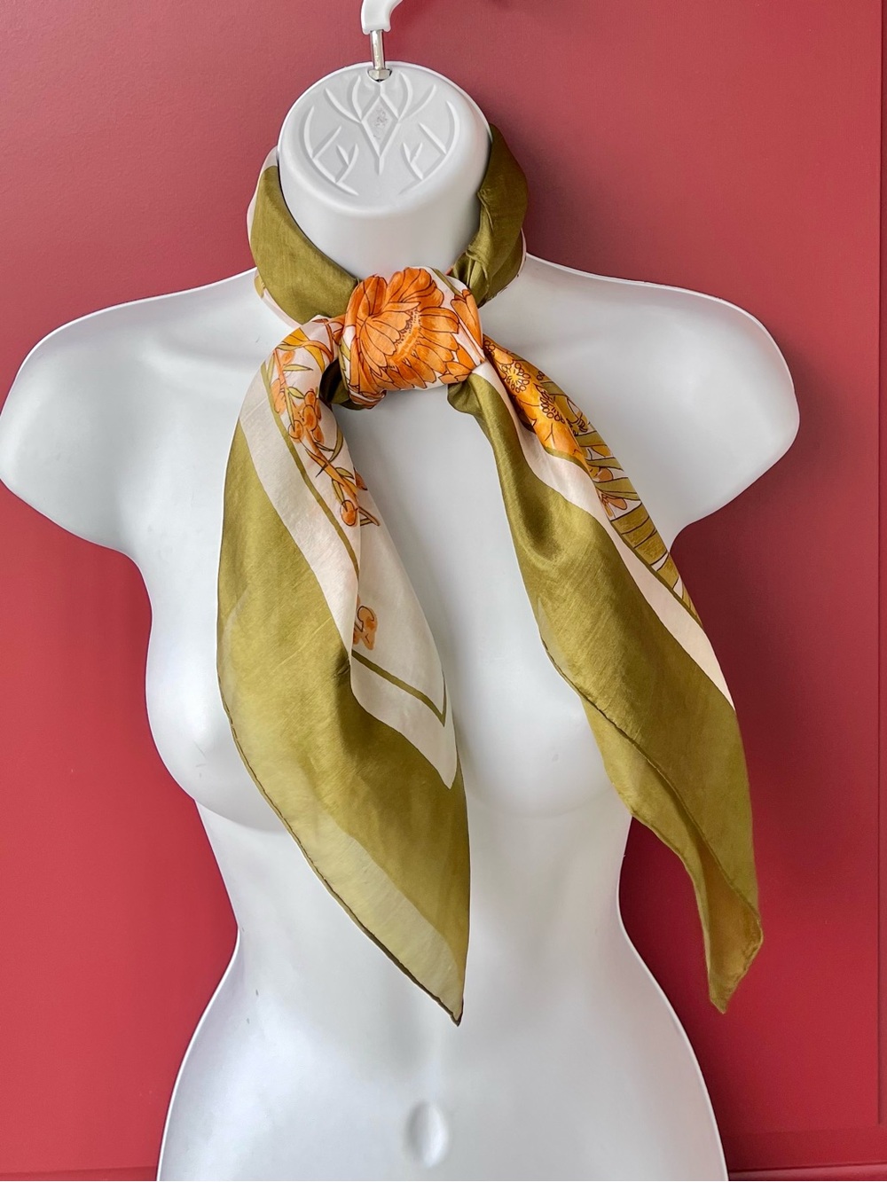 Vintage No Brand 💯 % Silk Scarf in Orange and Green